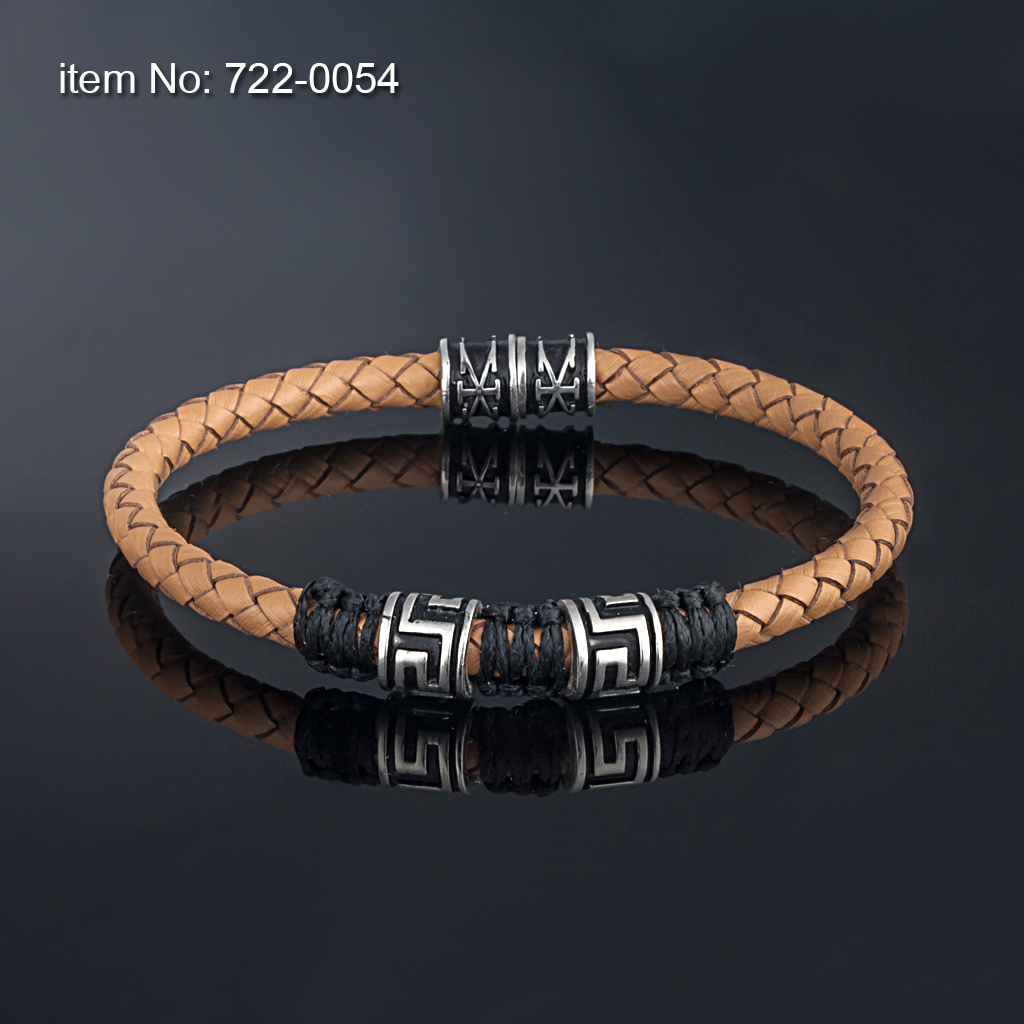 Sterling silver bracelet with motif (5 mm). Genuine leather