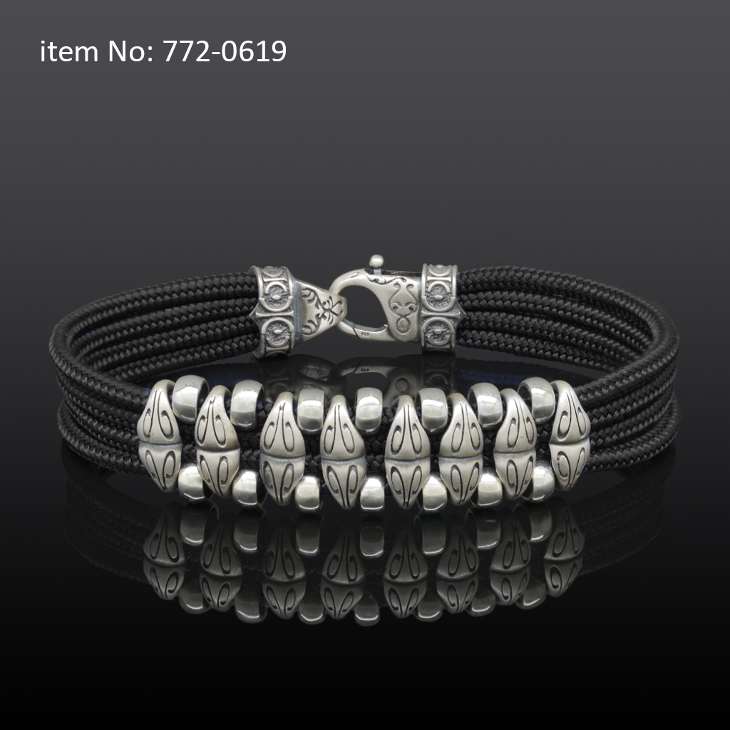 Sterling silver bracelet with motif washers and black quadruple cord - Click here for more colors -
